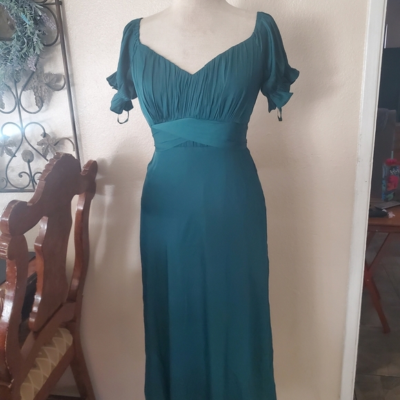 Petal & Pup Green Midi Dress - Picture 6 of 14